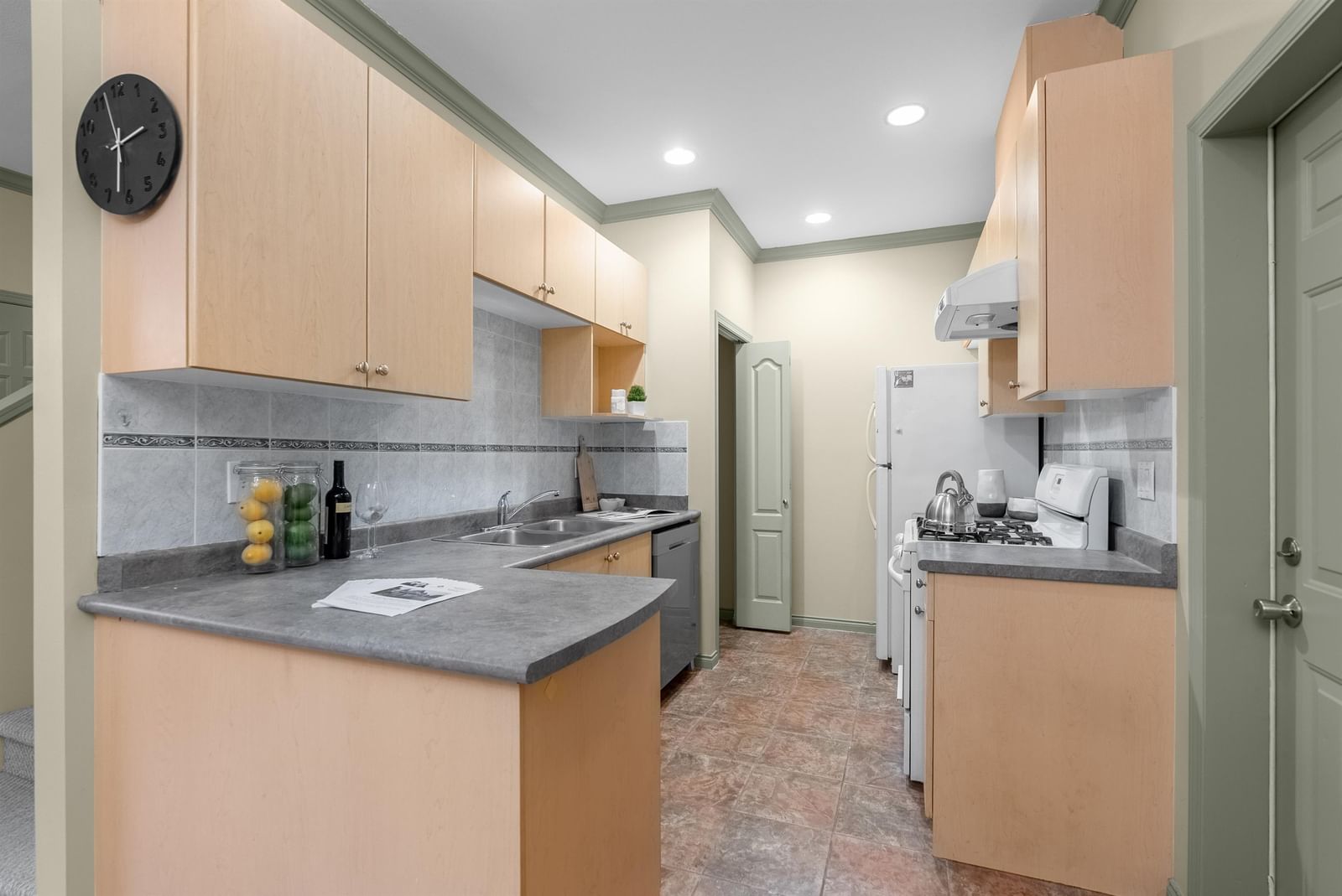 Listing Image 9