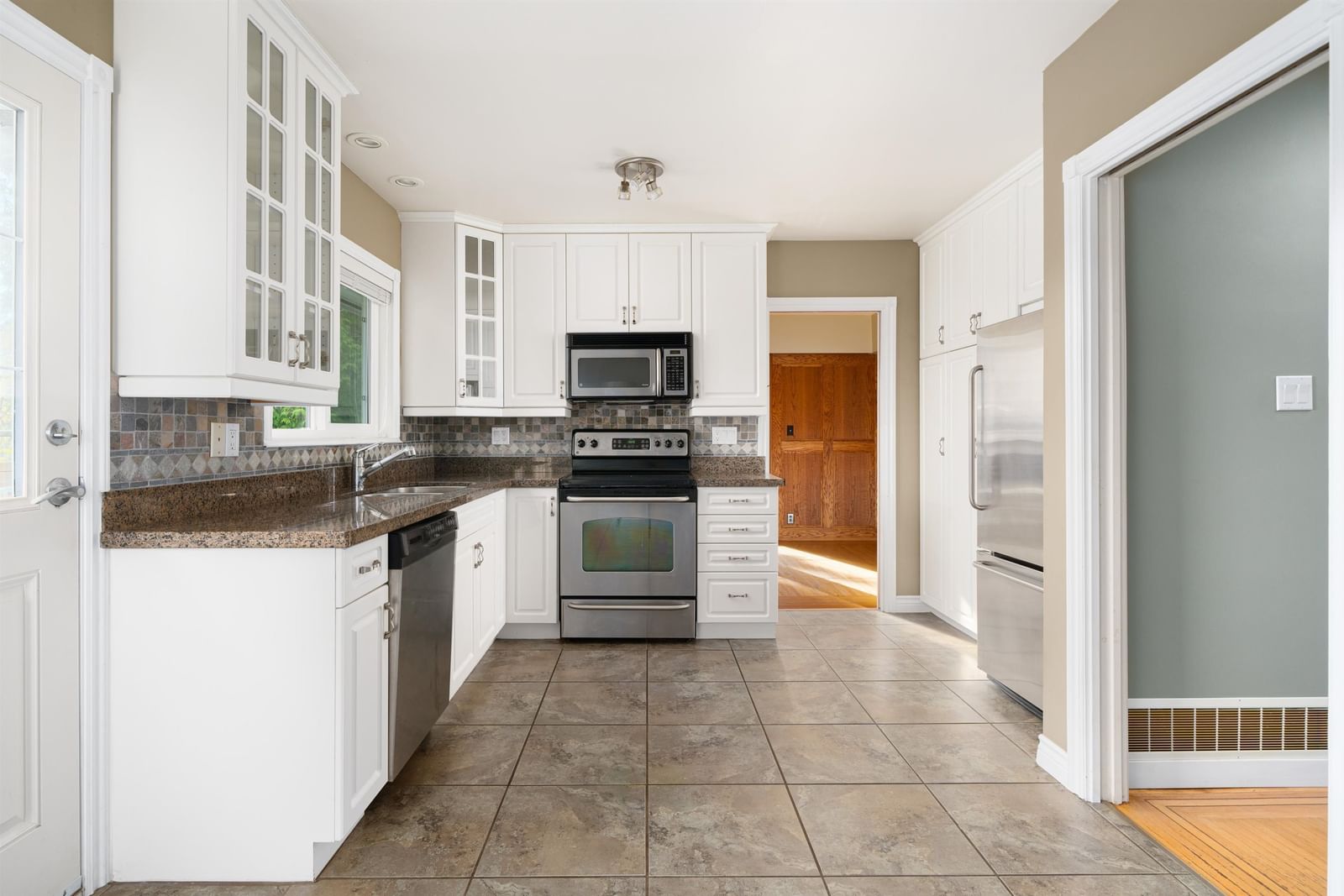 Listing Image 12