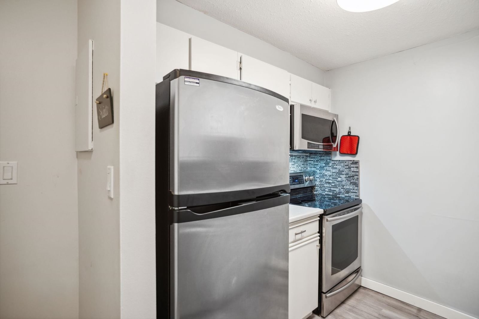 Listing Image 8
