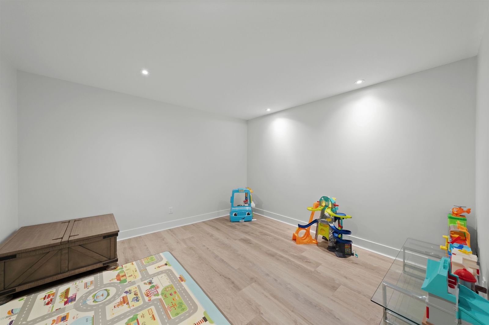 Listing Image 18