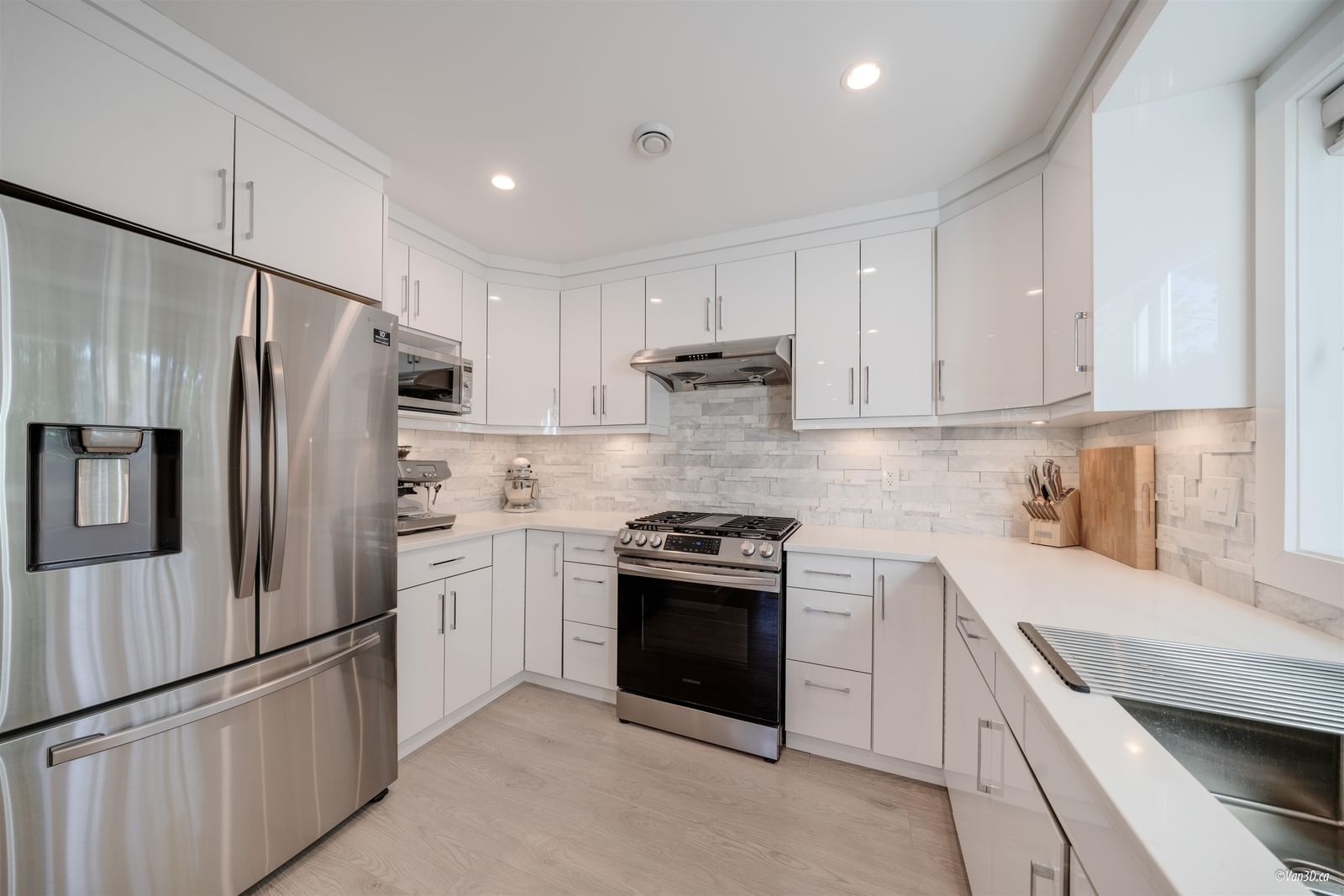 Listing Image 12