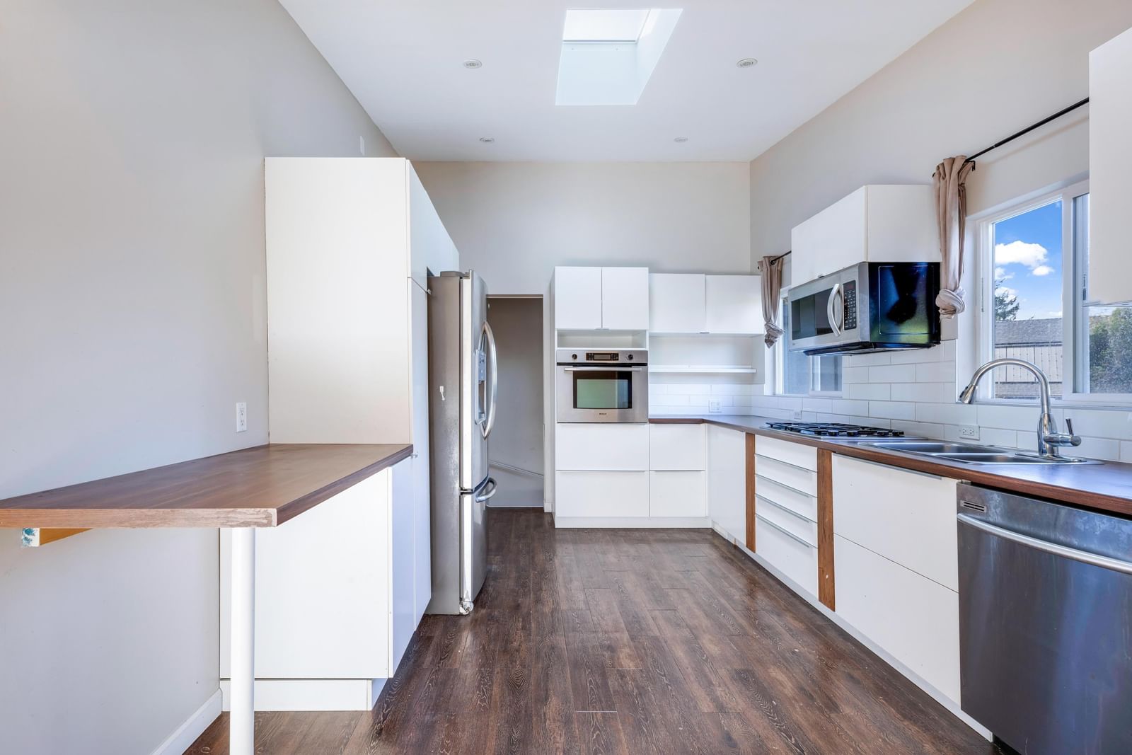 Listing Image 10