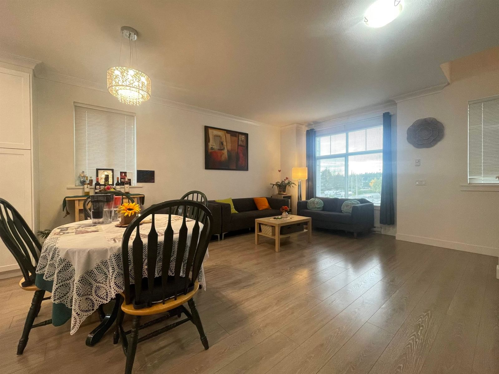 Listing Image 8