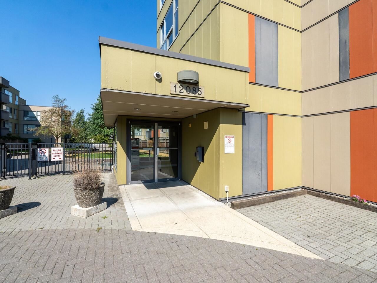 Listing Image 11