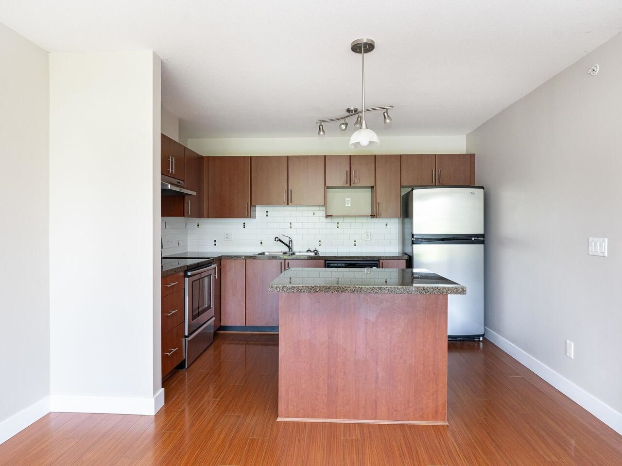 Listing Image 16