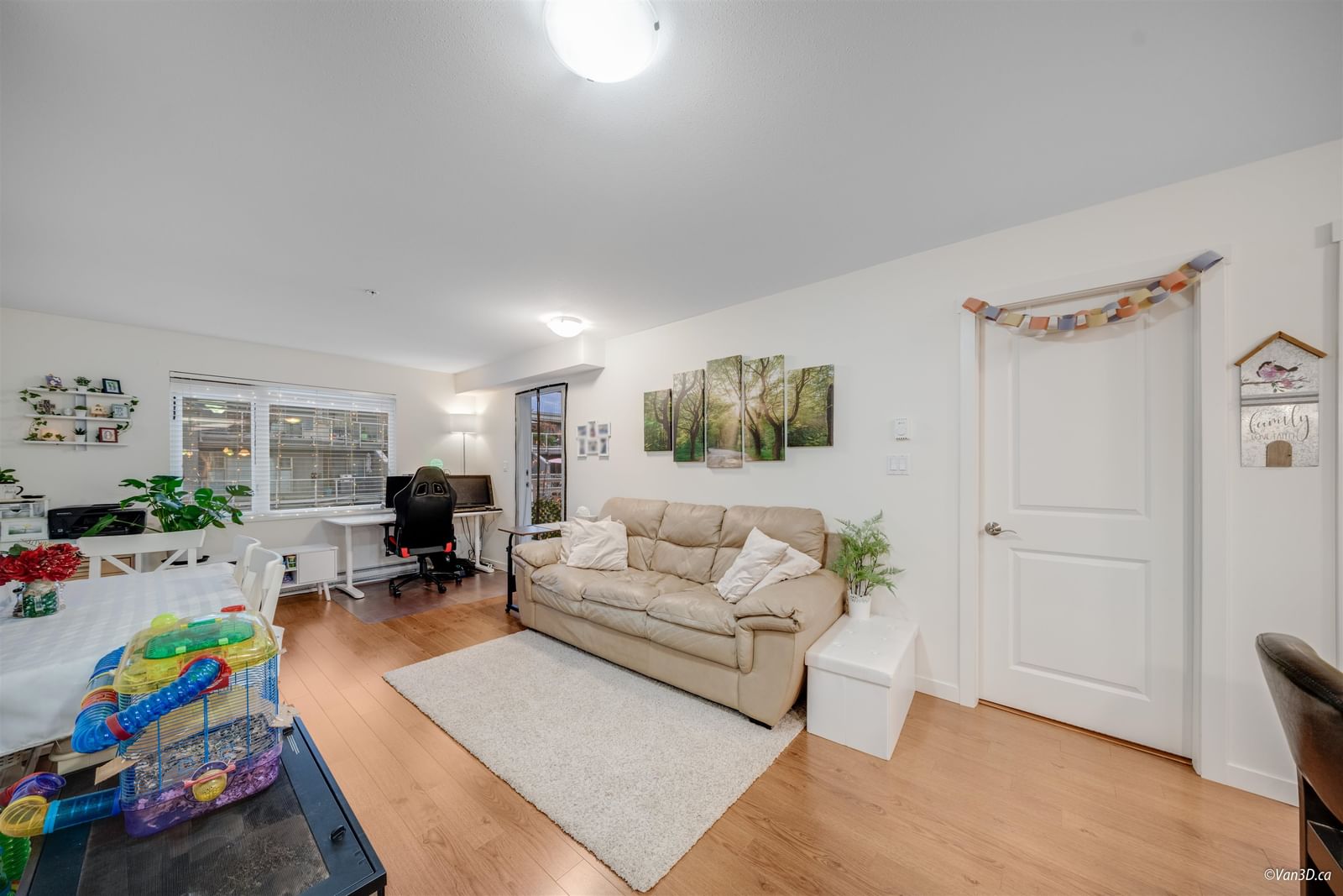 Listing Image 4