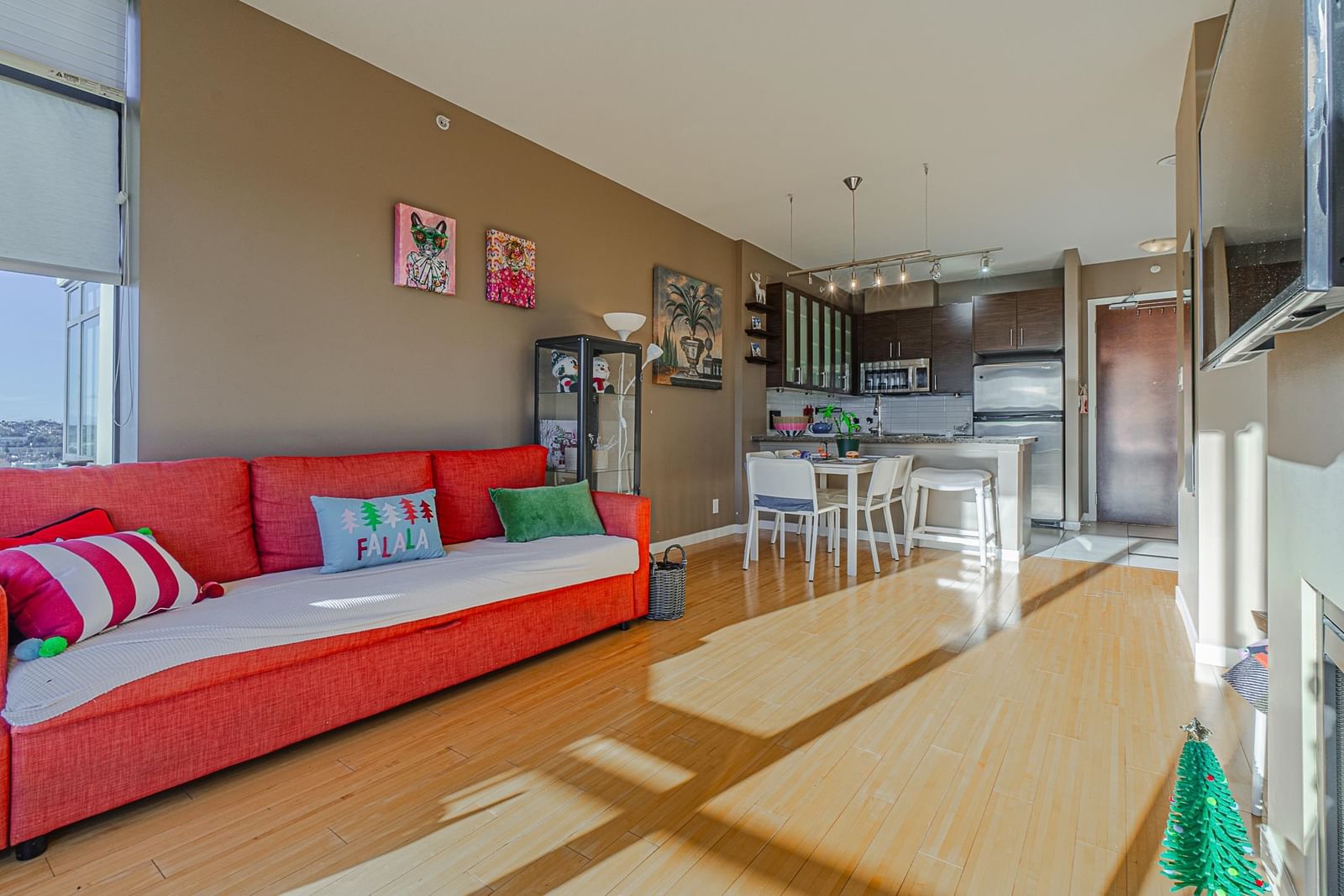 Listing Image 15