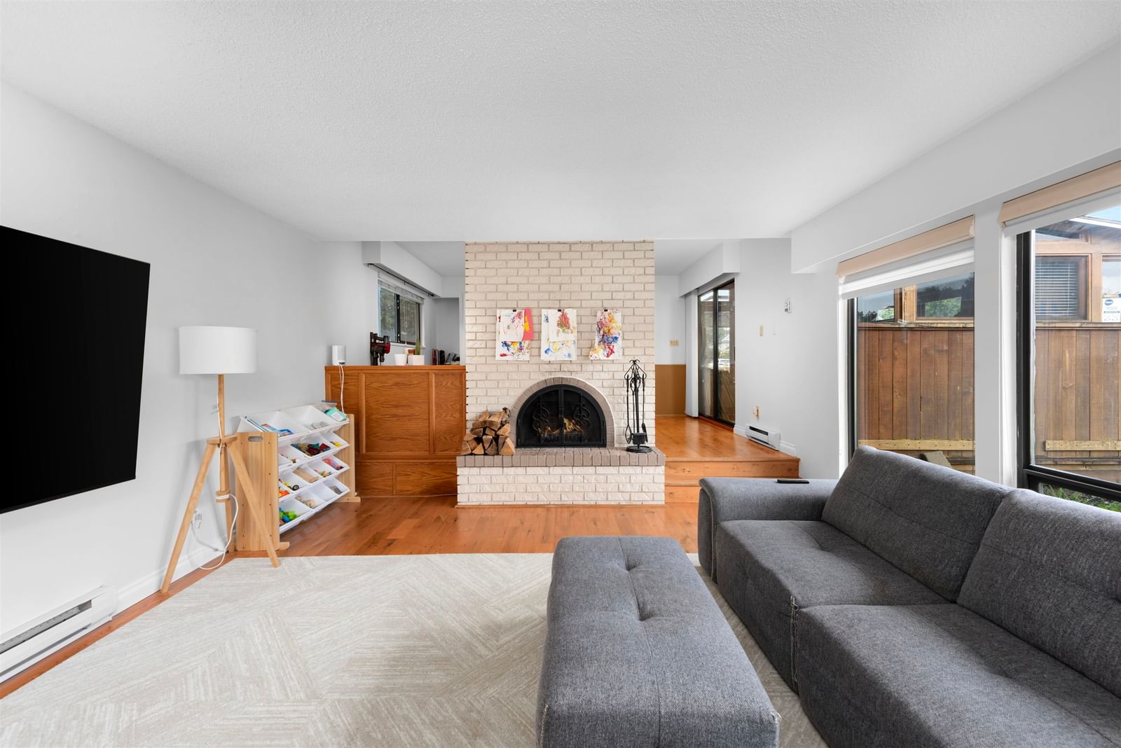 Listing Image 4