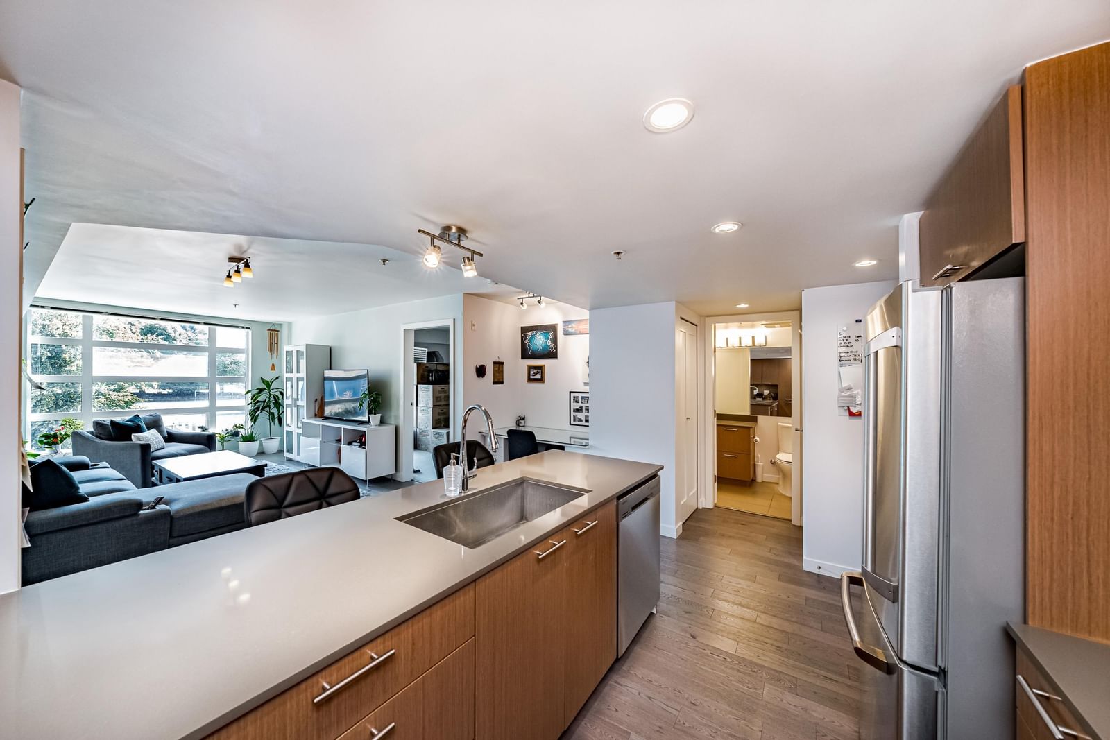 Listing Image 11