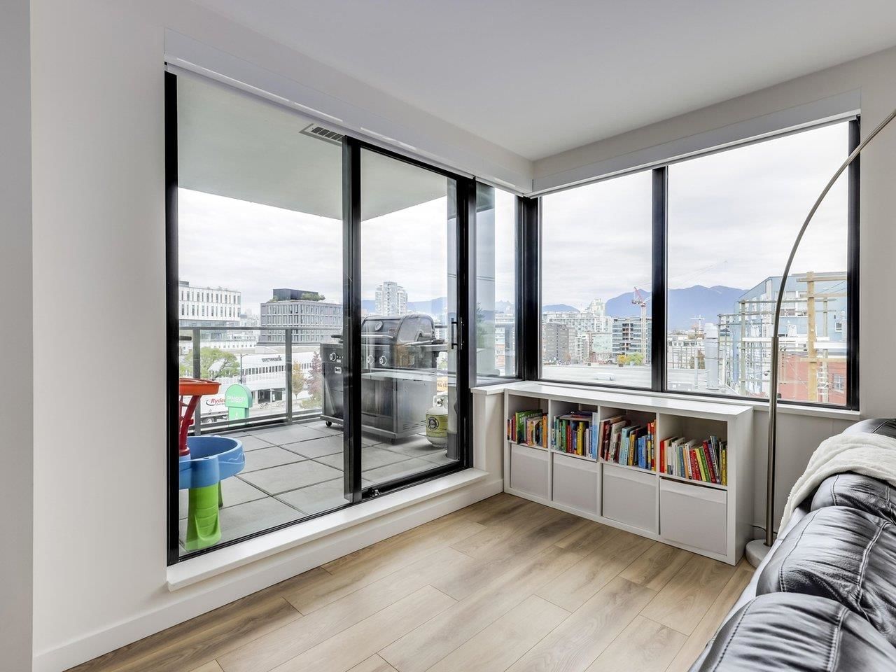 Listing Image 9