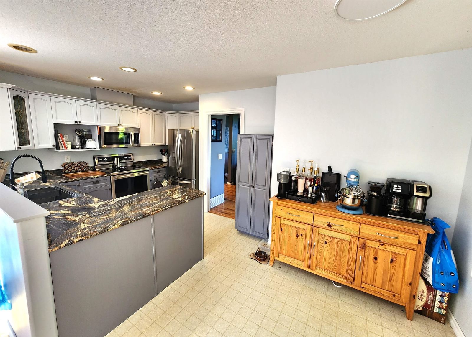 Listing Image 11
