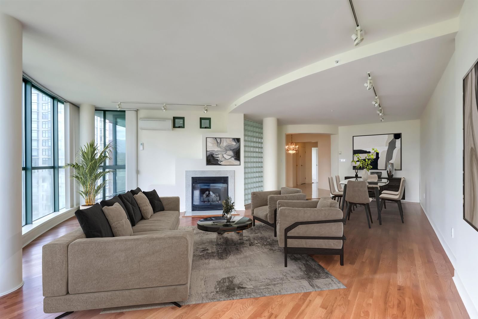 Listing Image 4