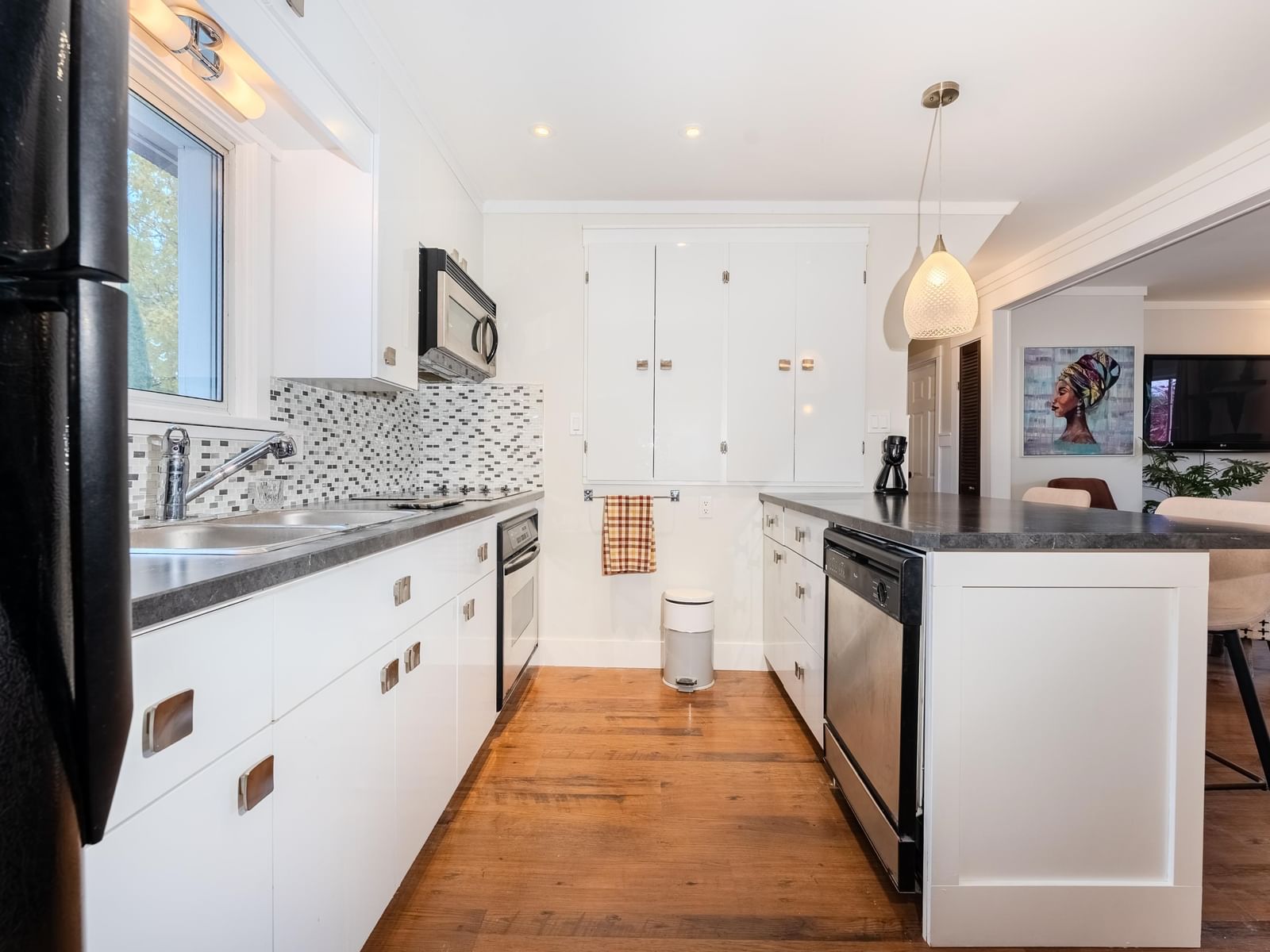 Listing Image 10