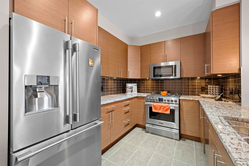 303 - 288 Hampton Street, New Westminster, V3M 5L9 | Image 2