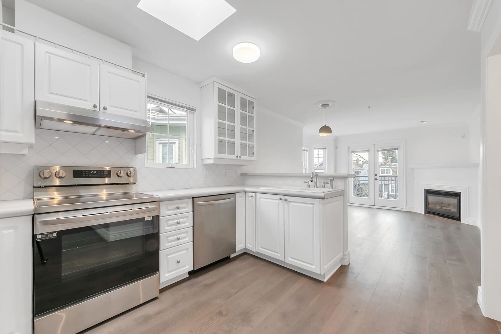 Listing Image 10