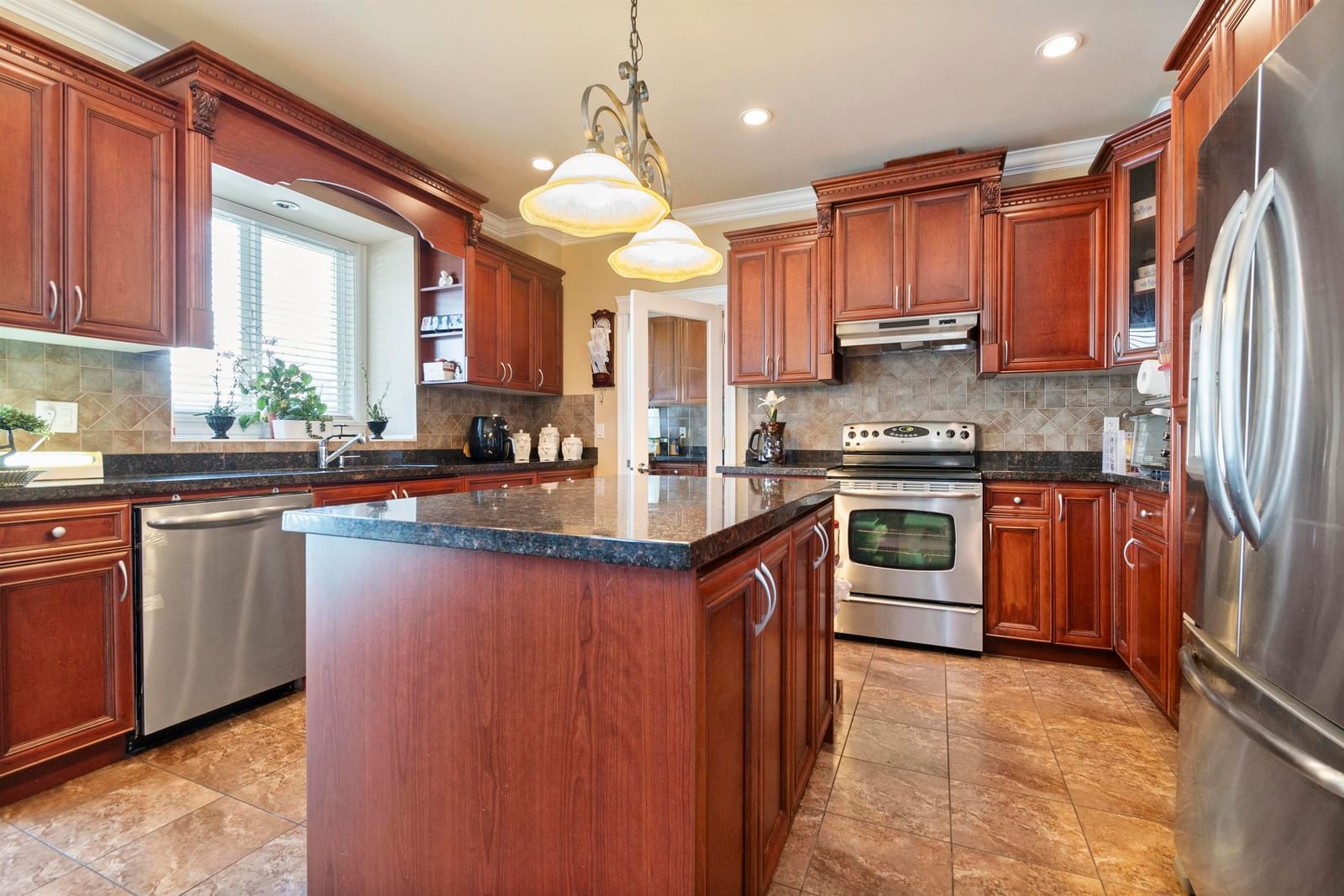 Listing Image 10