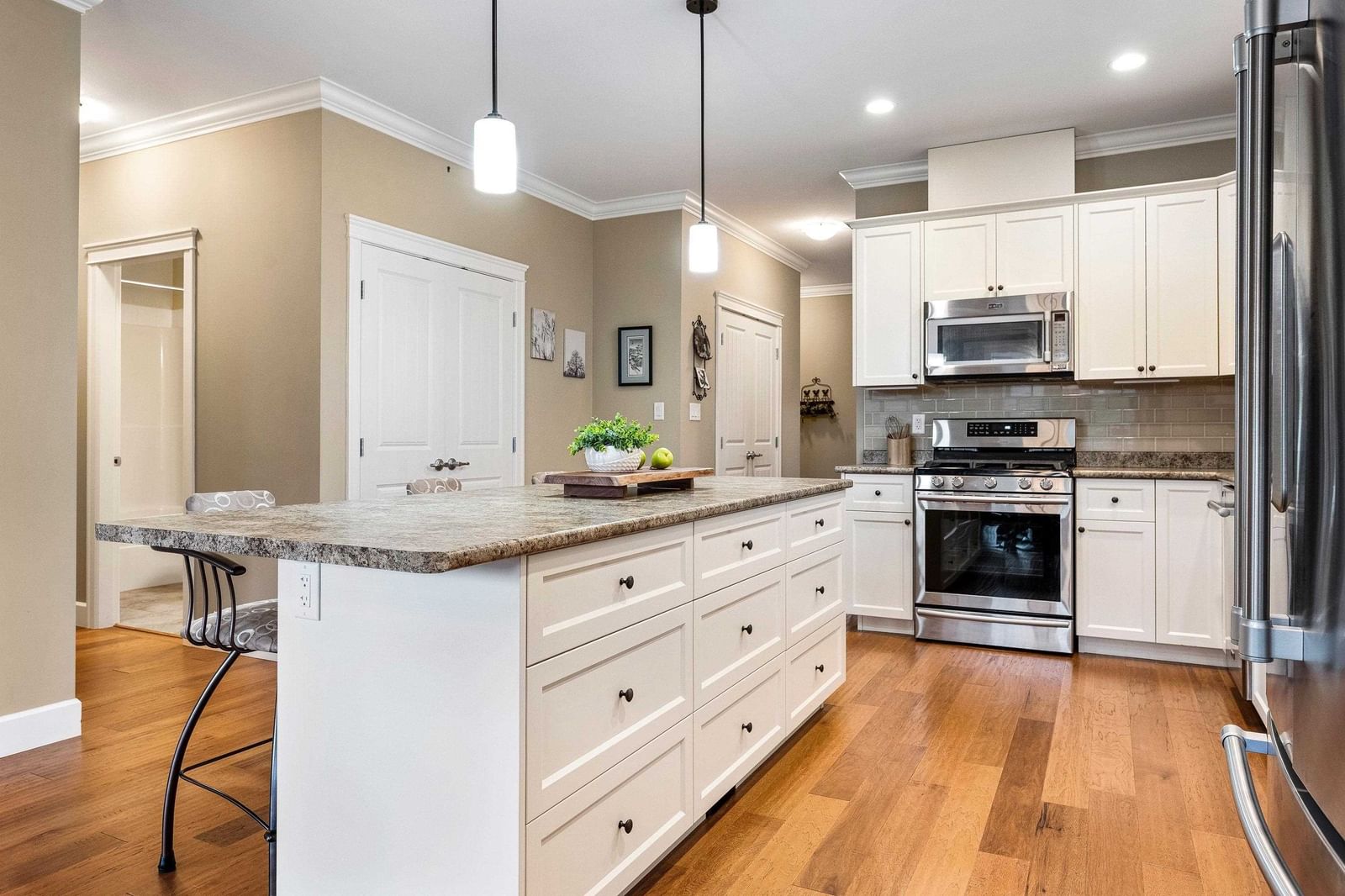 Listing Image 15