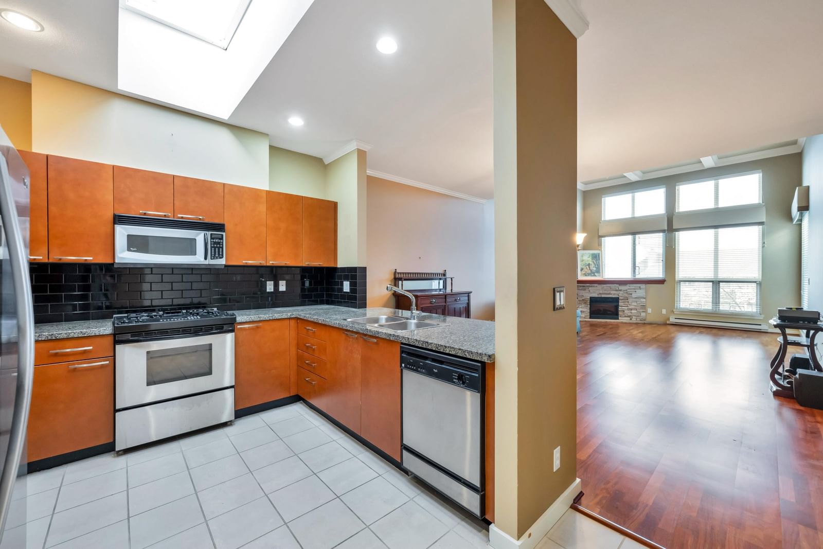 Listing Image 9