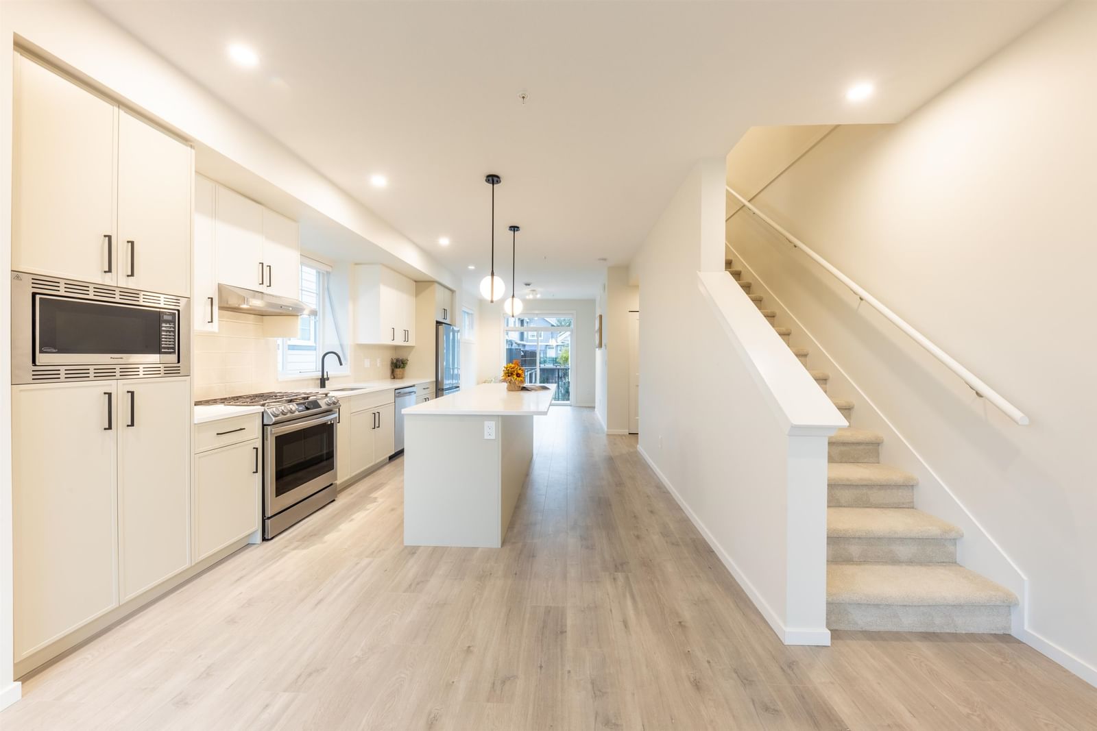 Listing Image 12