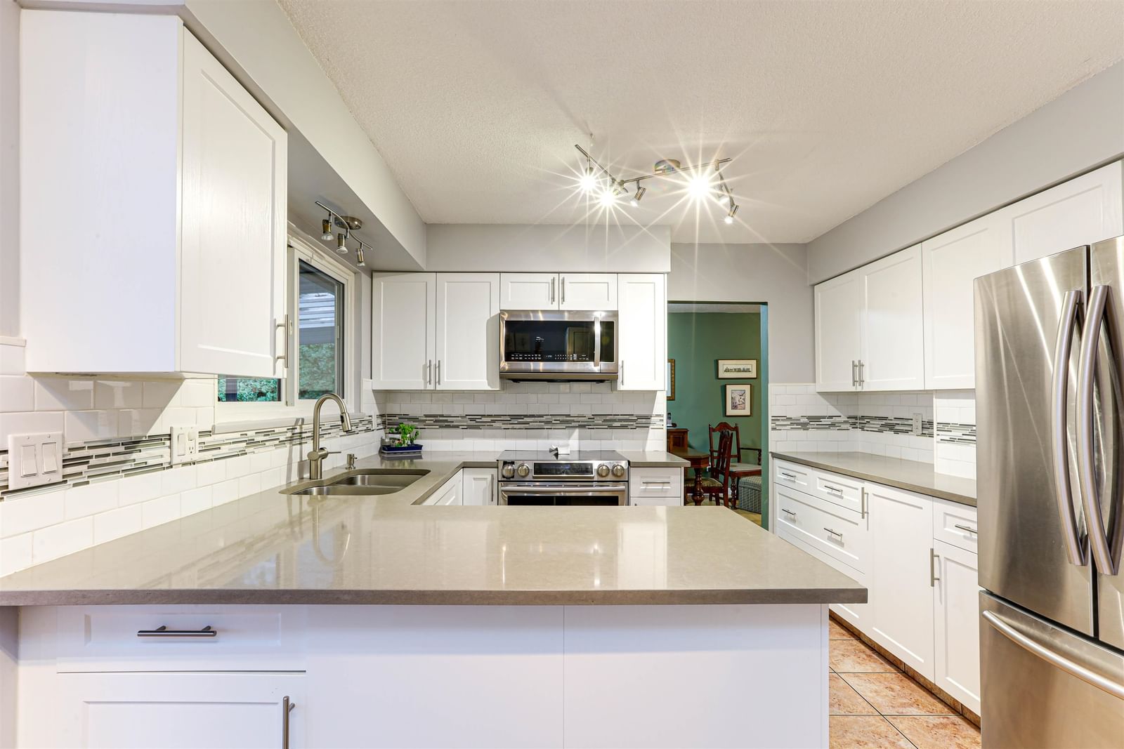 Listing Image 12