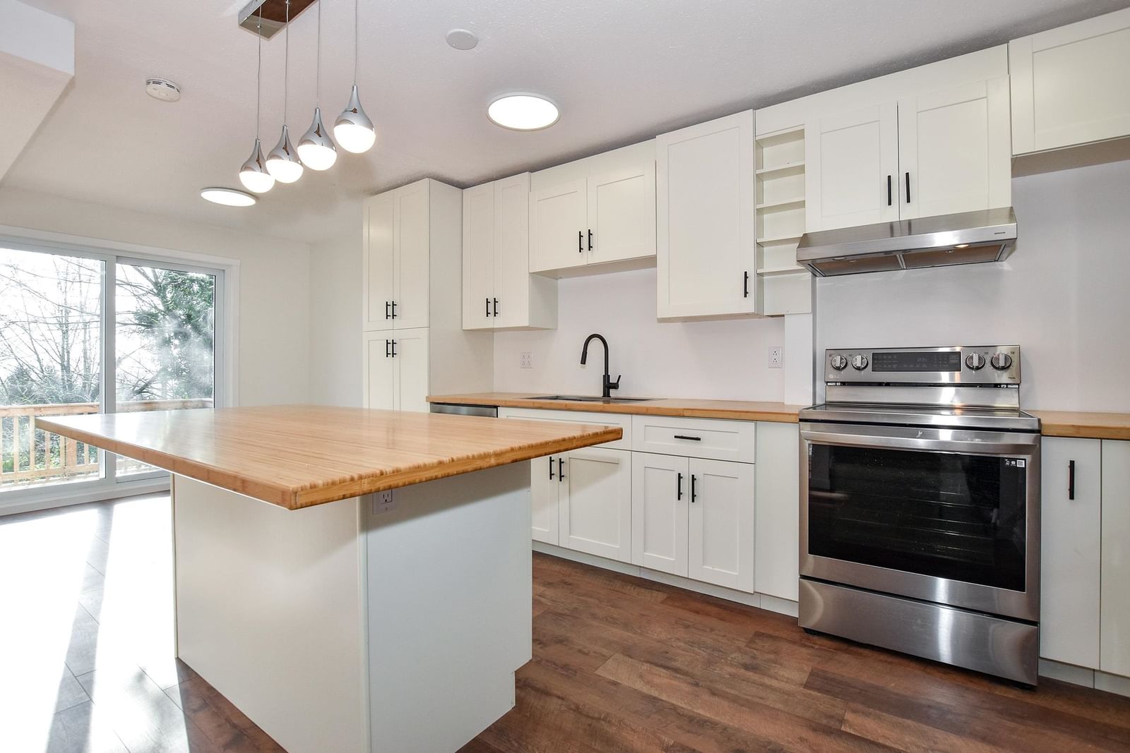 Listing Image 12