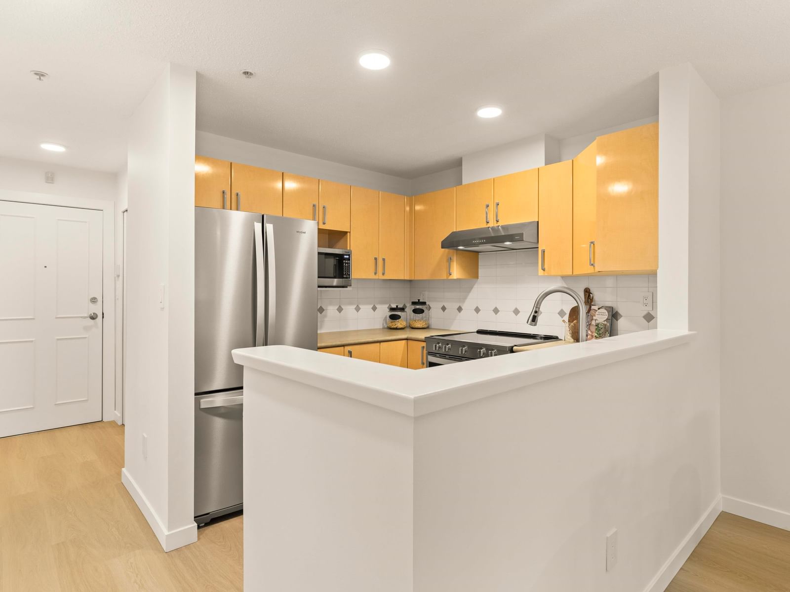 Listing Image 6