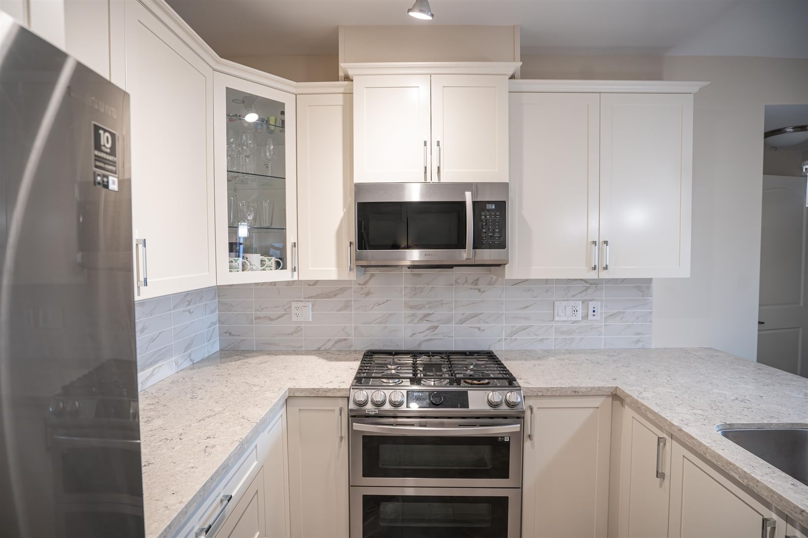 Listing Image 5