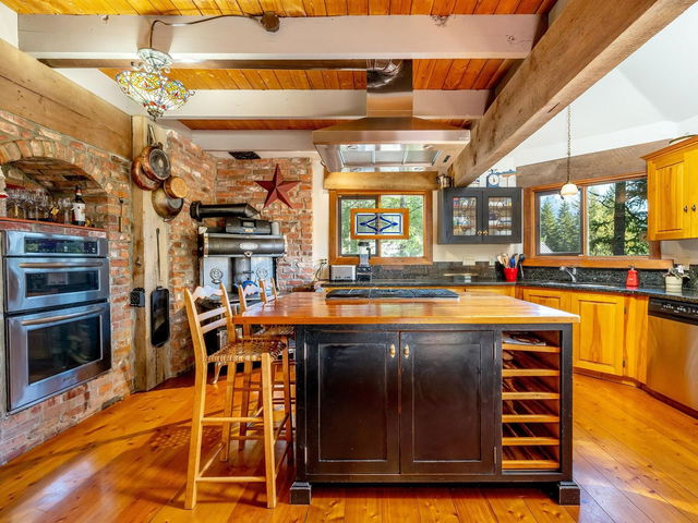 8239 Mountain View Drive