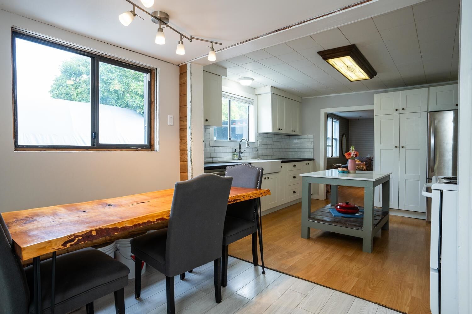 Listing Image 14