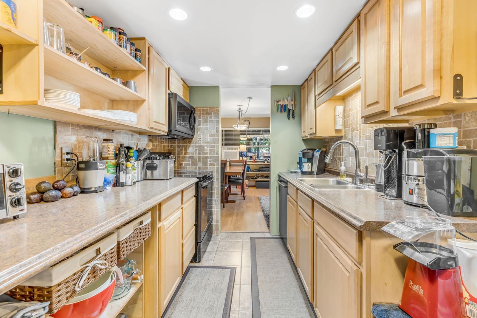 Listing Image 11