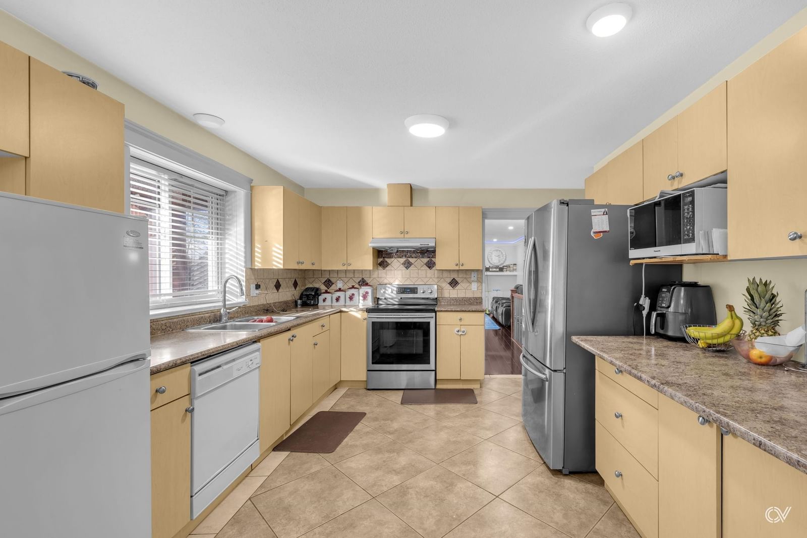 Listing Image 10