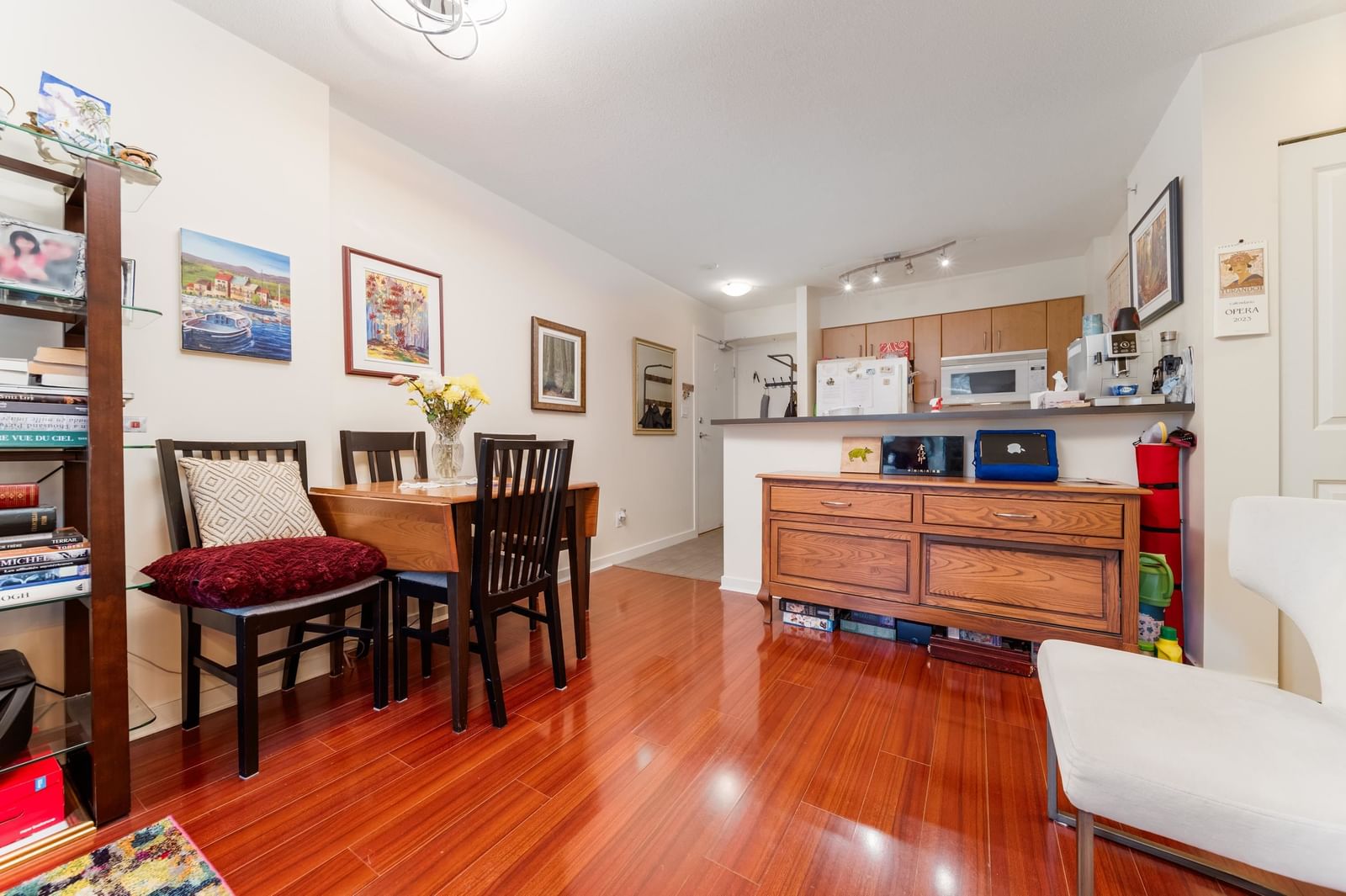 Listing Image 8