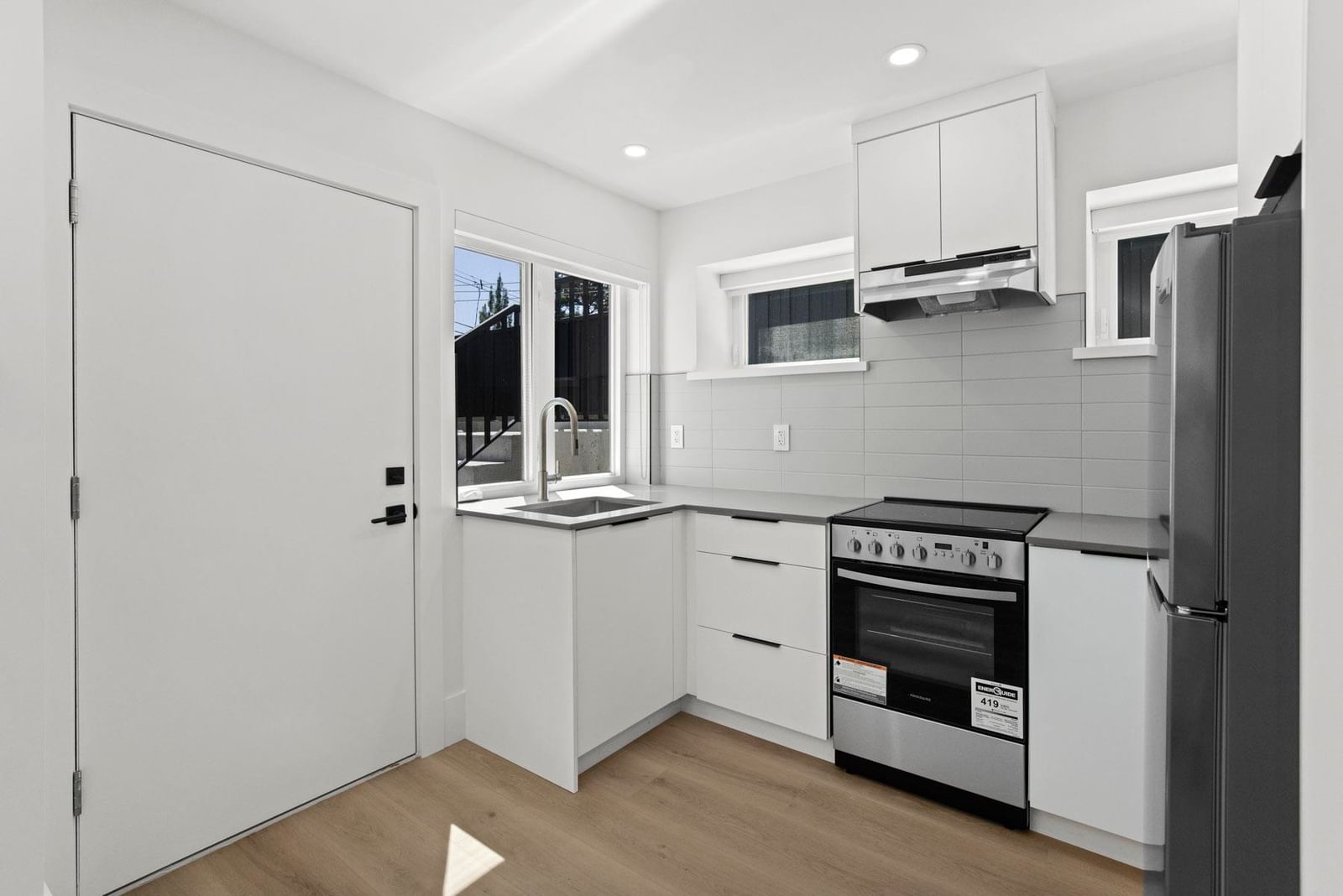 Listing Image 19