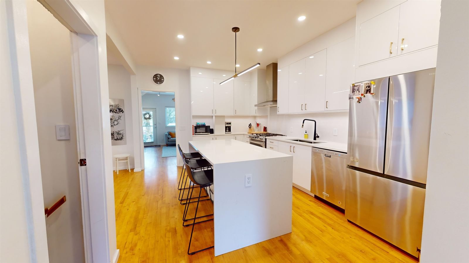 Listing Image 12