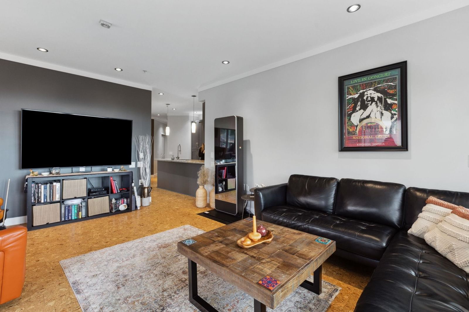 Listing Image 10