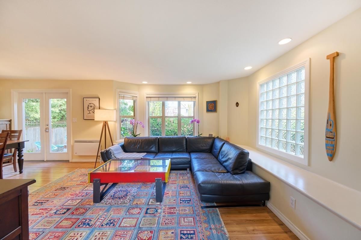 Listing Image 8