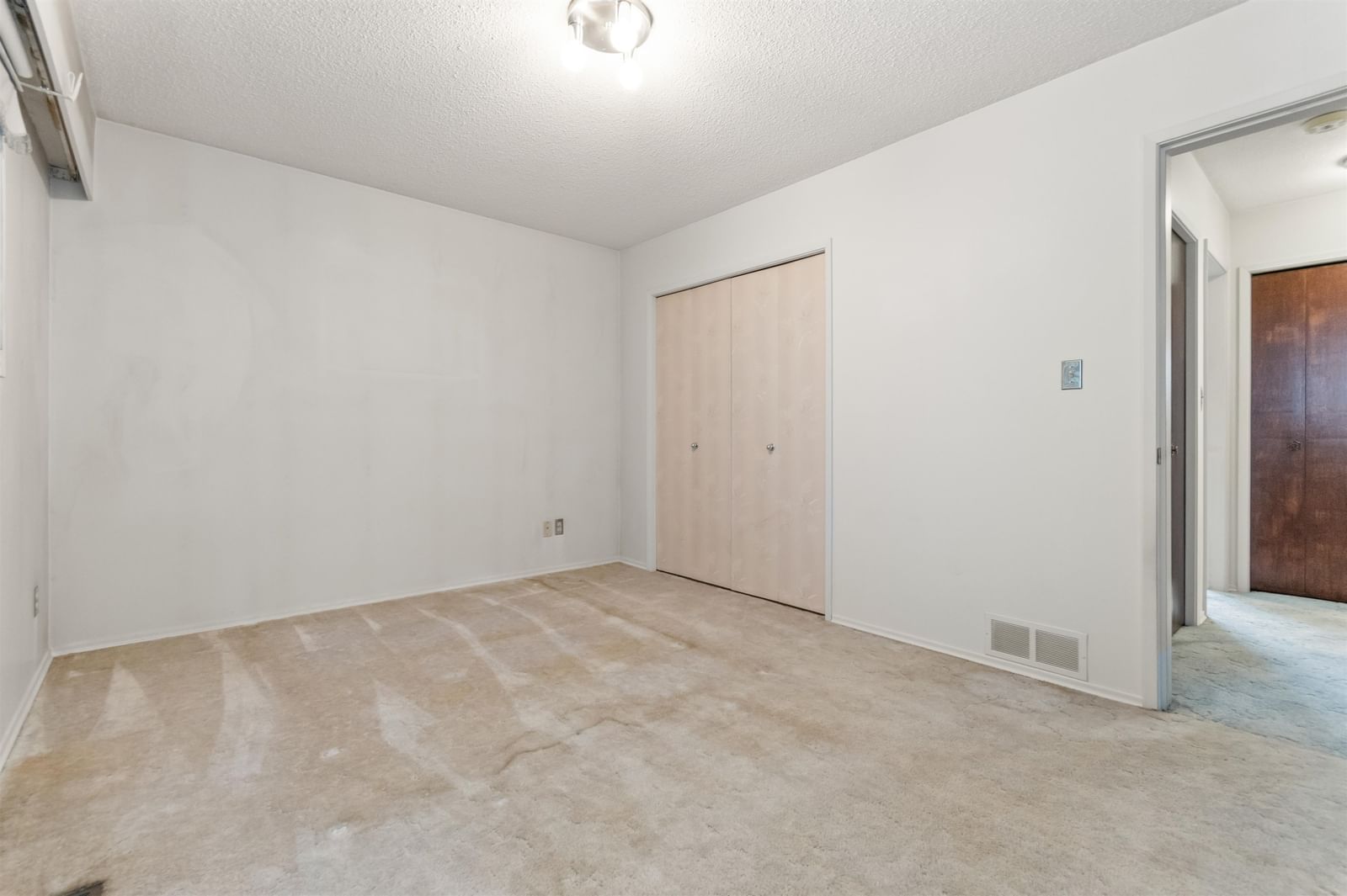 Listing Image 38