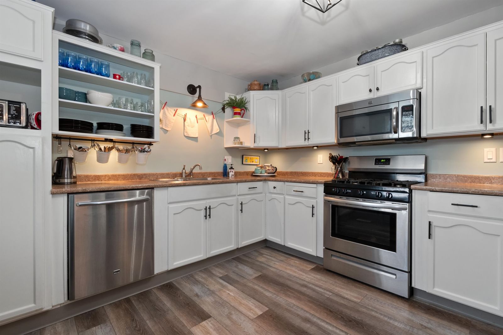 Listing Image 11