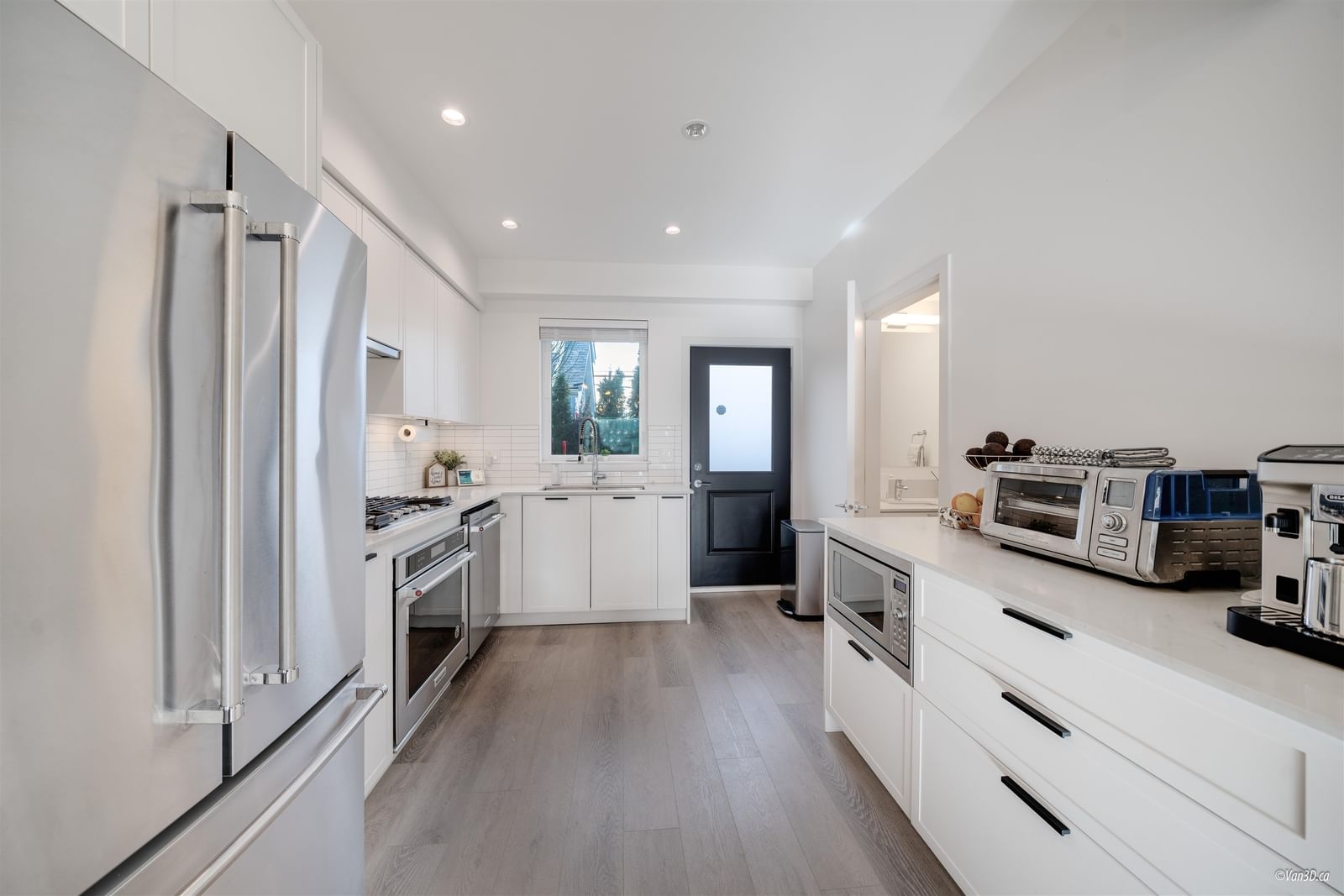 Listing Image 11