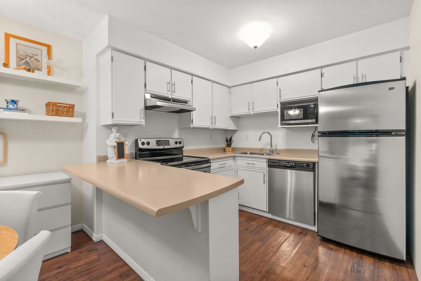 Listing Image 5