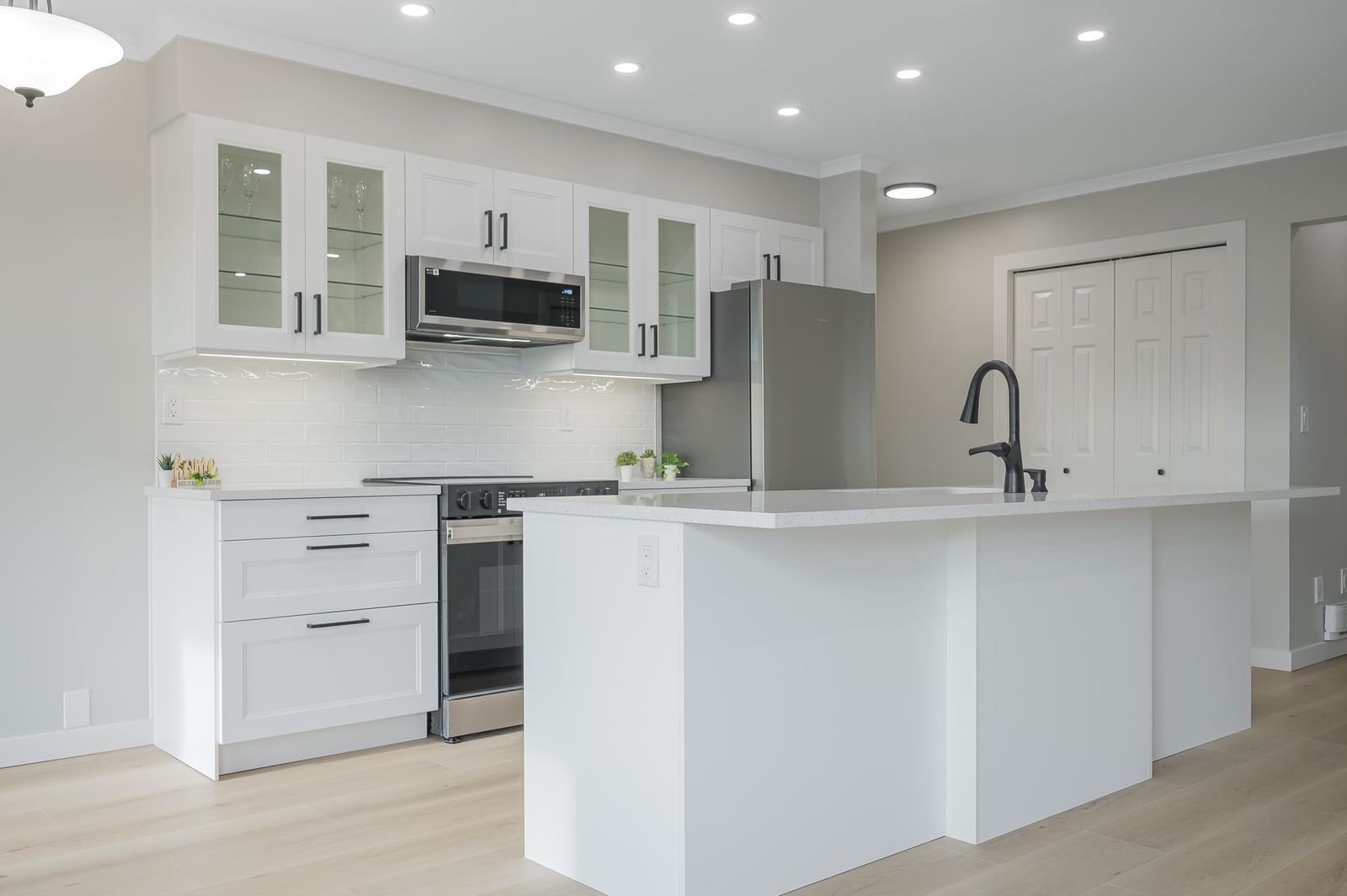 Listing Image 9