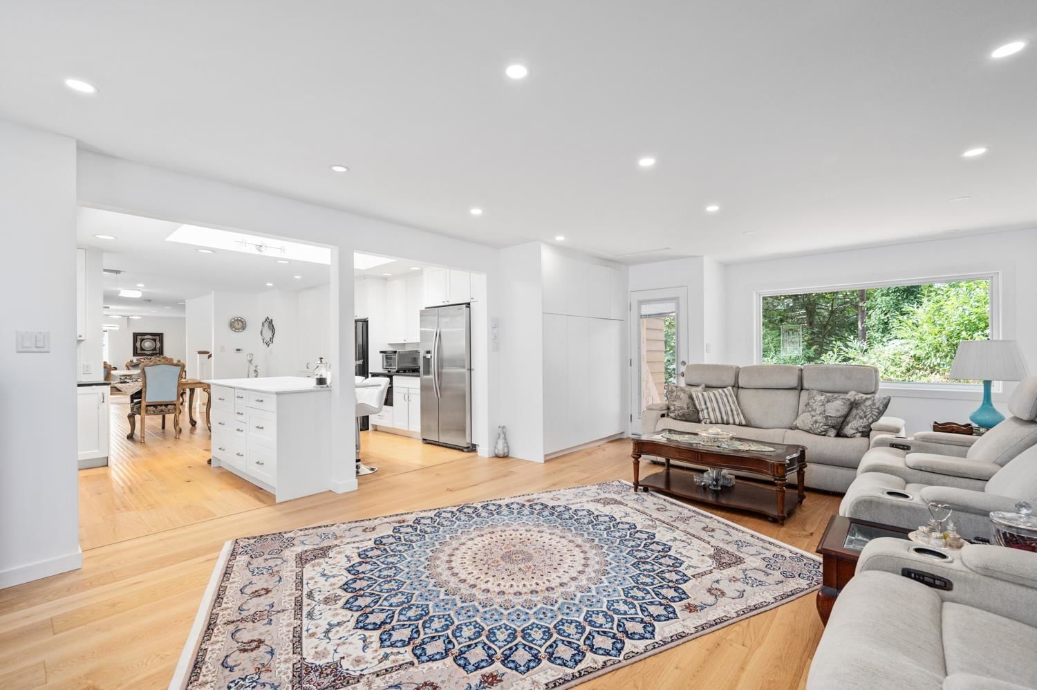 Listing Image 12