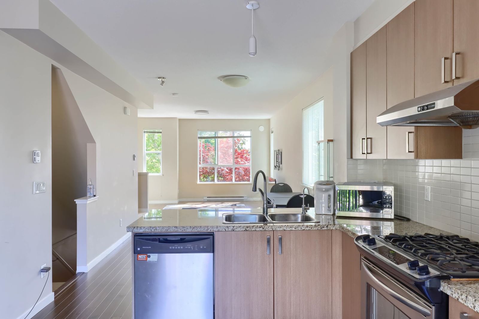 Listing Image 19
