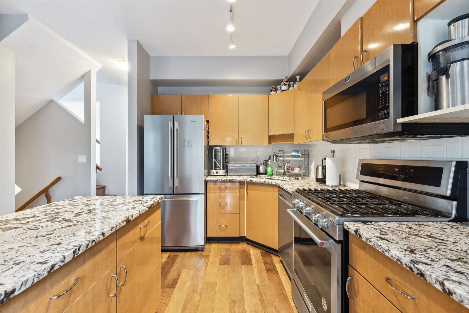Listing Image 9