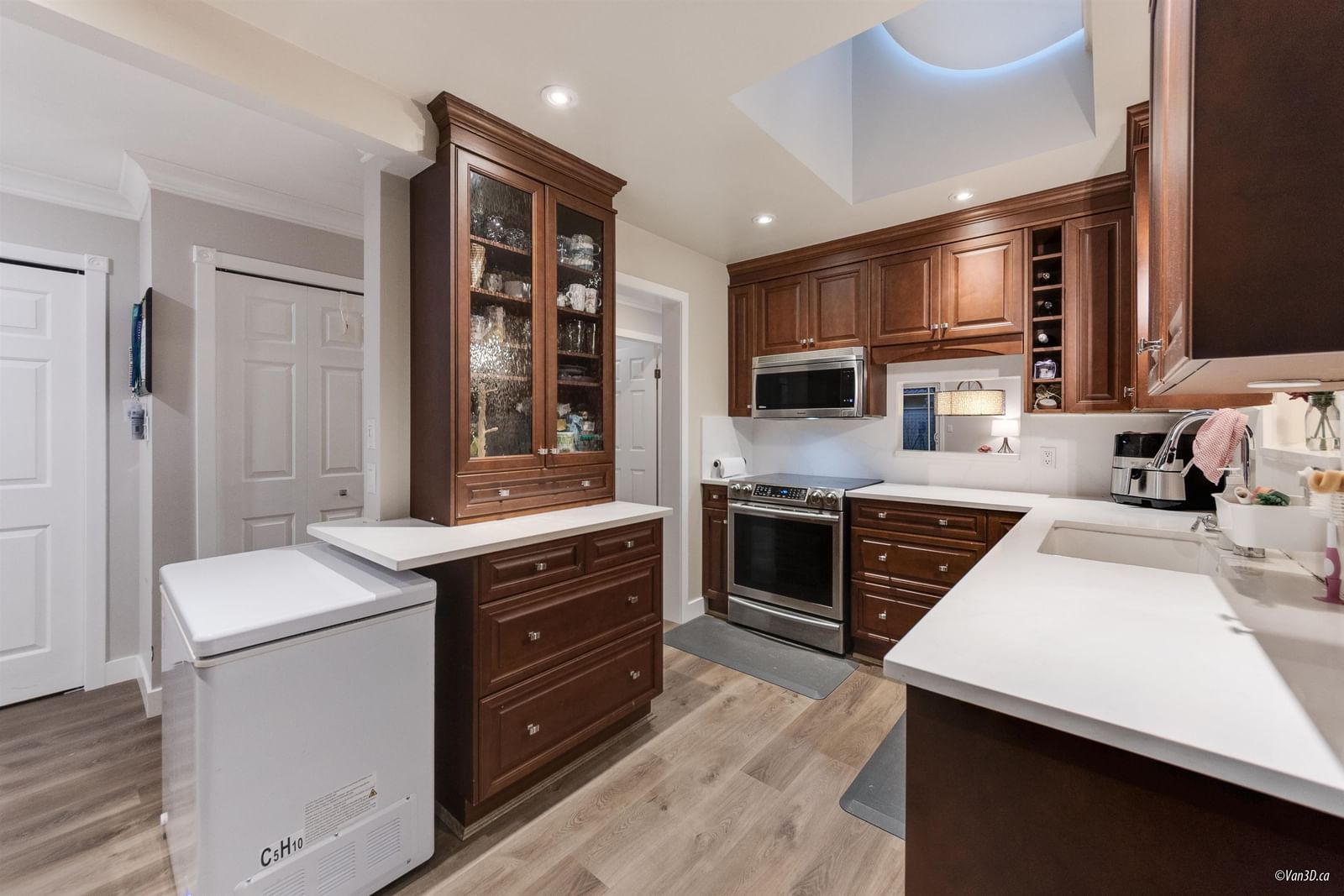 Listing Image 10