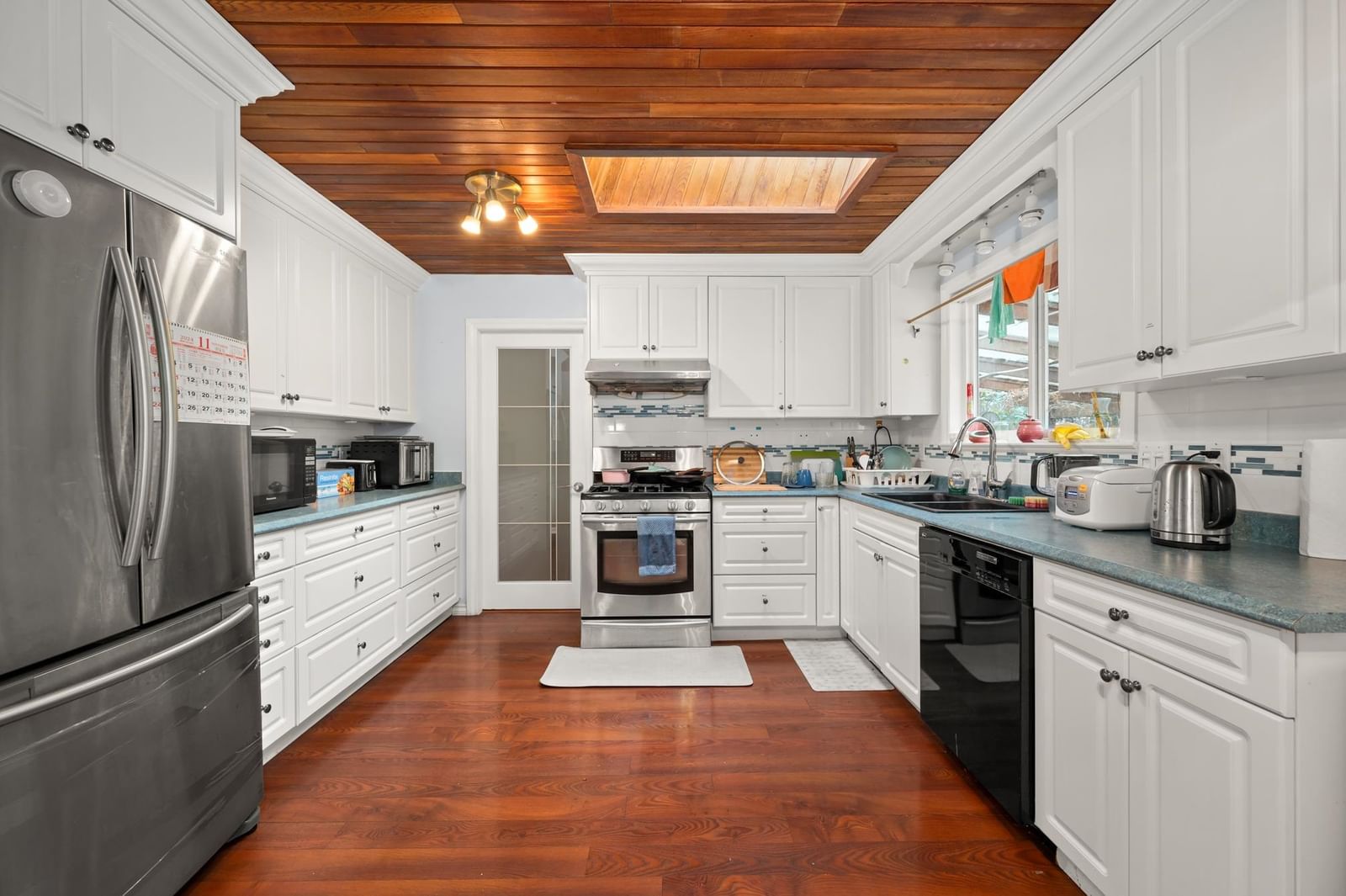 Listing Image 9