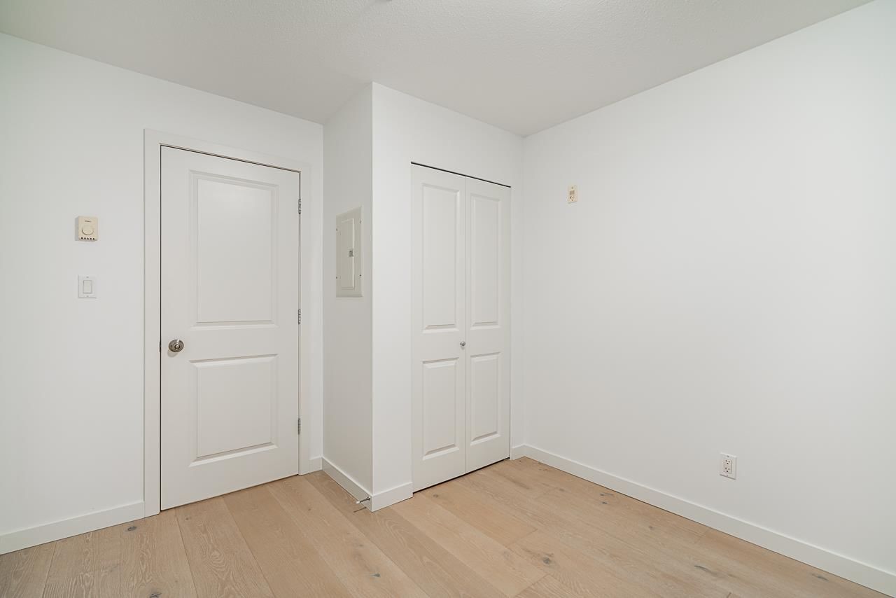 Listing Image 24