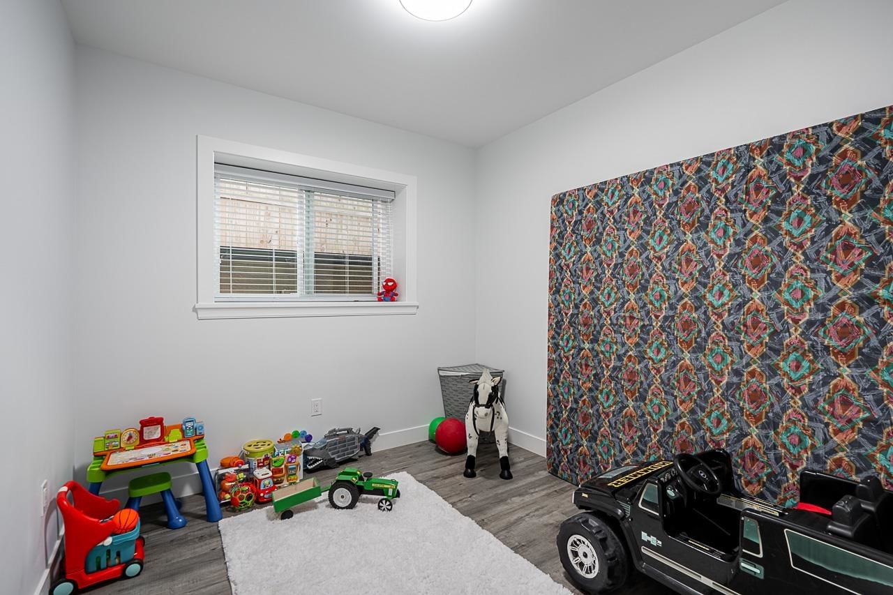 Listing Image 23