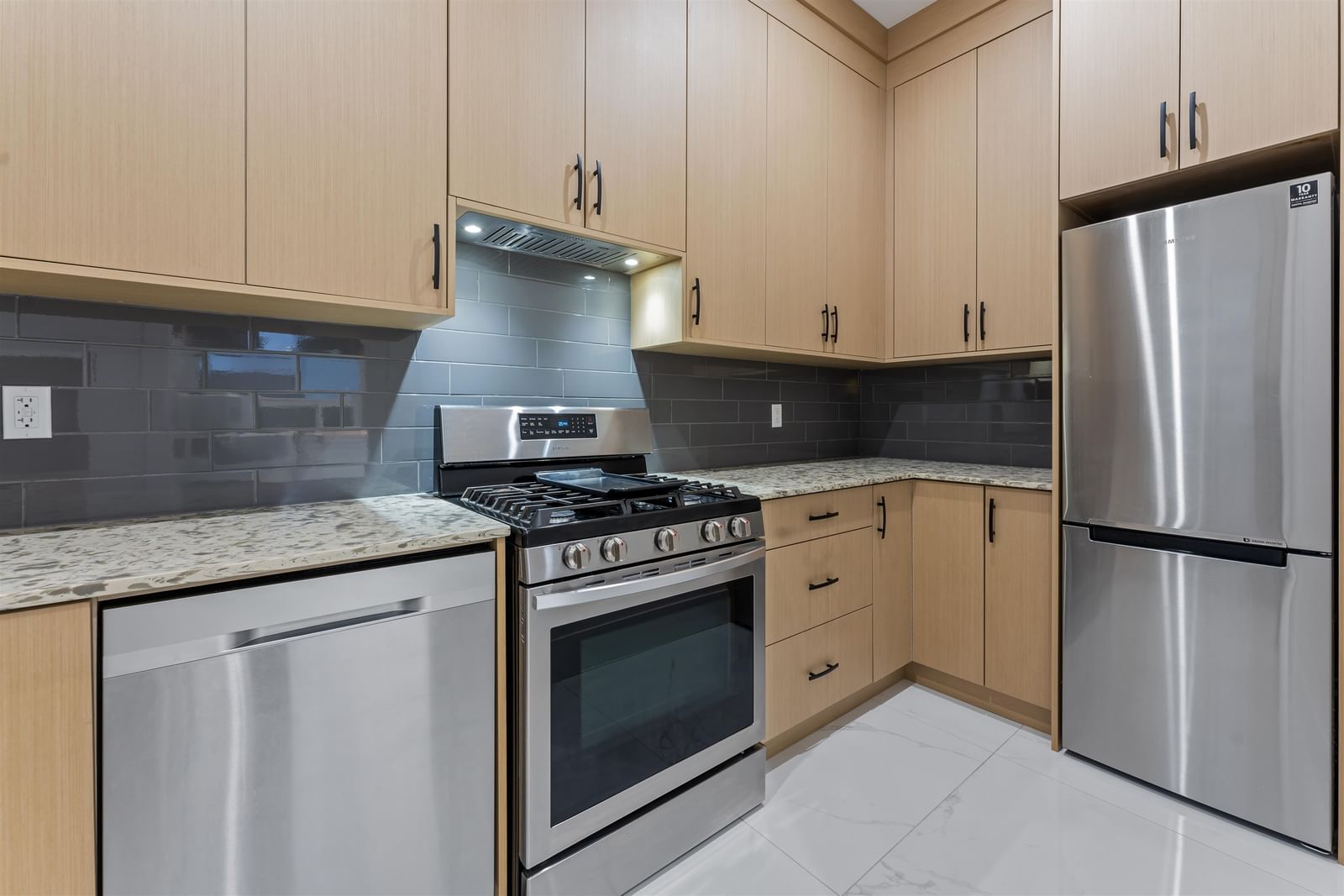 Listing Image 19