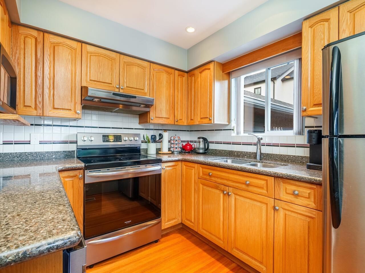 Listing Image 10